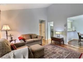 Photo #6: 20344178 Listing