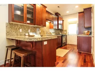 Photo #6: 20344327 Listing