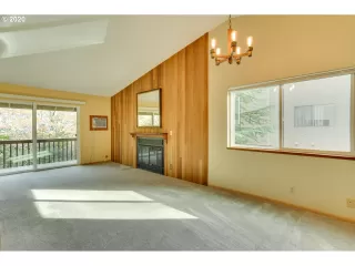 Photo #5: 20346353 Listing