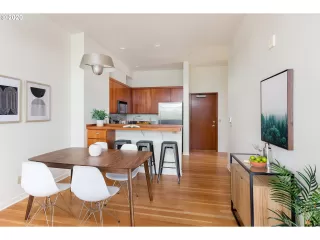 Photo #5: 20346543 Listing