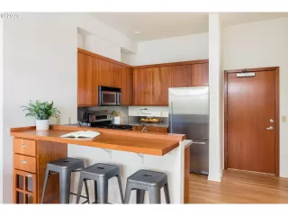 Photo #6: 20346543 Listing