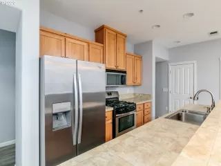 Photo #5: 20347345 Listing