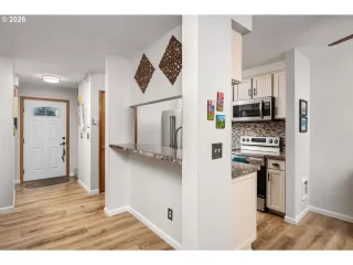 Photo #2: 203484607 Listing