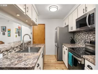 Photo #3: 203484607 Listing