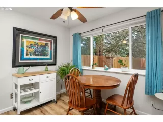 Photo #5: 203484607 Listing