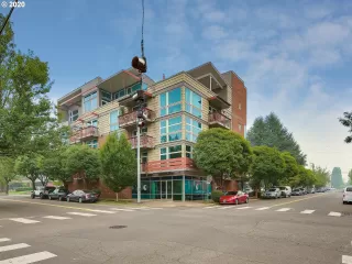 More Details about MLS # 20349251 : 3913 NE HANCOCK ST 500