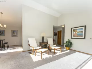 Photo #4: 20349819 Listing