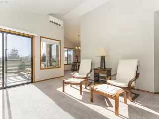 Photo #5: 20349819 Listing