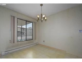 Photo #5: 20350834 Listing