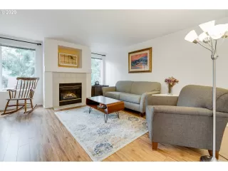 Photo #6: 20351218 Listing