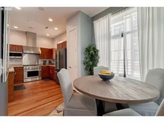 Photo #4: 20352066 Listing