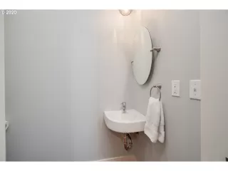 Photo #5: 20352066 Listing