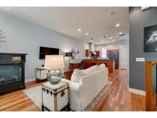 Photo #6: 20352066 Listing