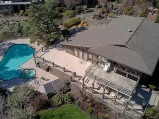 Photo #6: 20352163 Listing 