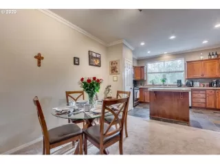 Photo #5: 20352687 Listing