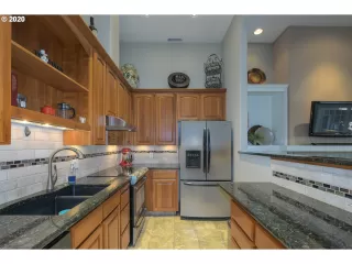 Photo #5: 20352942 Listing 