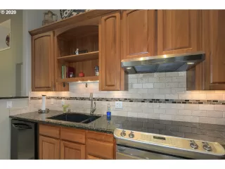 Photo #6: 20352942 Listing 