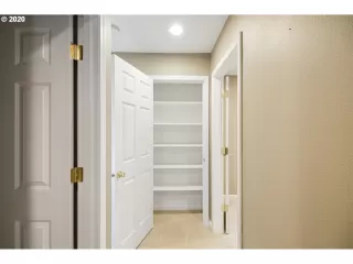 Photo #6: 20353868 Listing