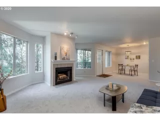 Photo #4: 20354279 Listing