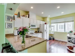 Photo #3: 20354923 Listing