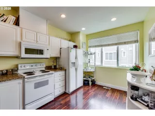 Photo #4: 20354923 Listing