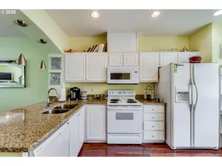 Photo #5: 20354923 Listing