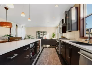 Photo #5: 20355121 Listing