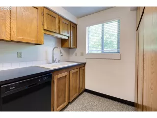 Photo #2: 20355136 Listing