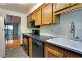 Photo #3: 20355136 Listing