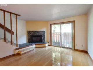 Photo #6: 20355136 Listing