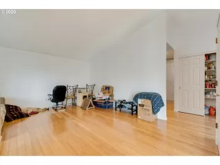 Photo #4: 20355403 Listing