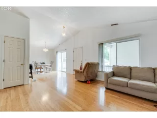 Photo #5: 20355403 Listing