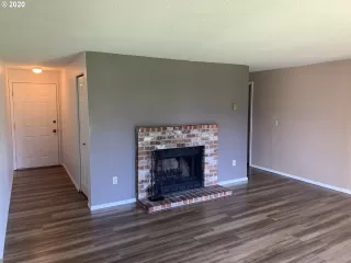 Photo #4: 20355482 Listing