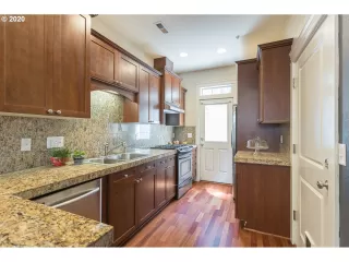 Photo #3: 20356131 Listing 