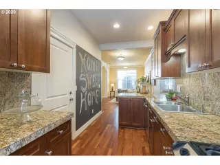 Photo #4: 20356131 Listing 