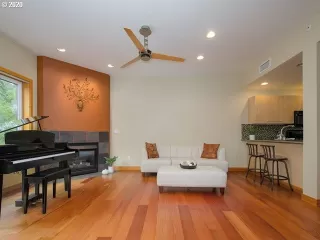 Photo #5: 20356205 Listing