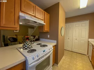 Photo #4: 20356532 Listing