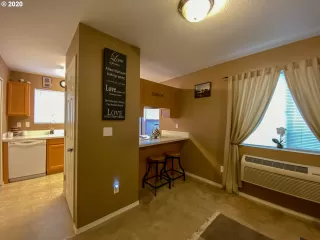 Photo #5: 20356532 Listing