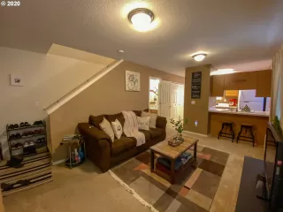 Photo #6: 20356532 Listing