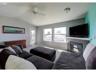 Photo #6: 20356837 Listing