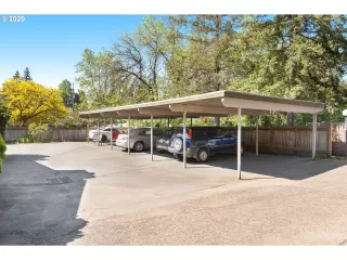 Photo #5: 20358032 Listing