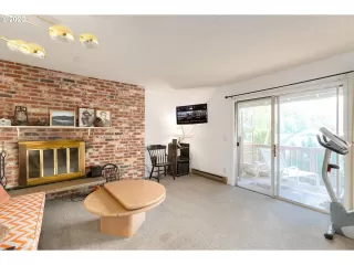 Photo #6: 20358032 Listing