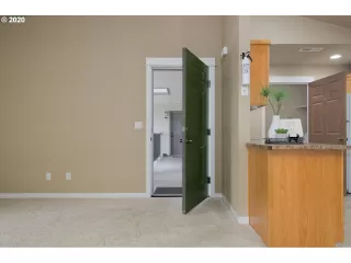 Photo #4: 20358582 Listing