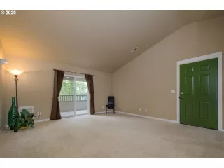 Photo #5: 20358582 Listing