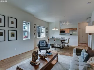 Photo #6: 20359028 Listing