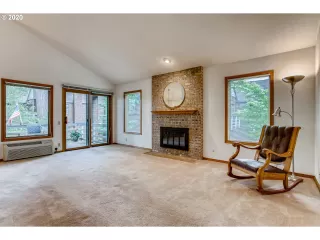 Photo #6: 20359177 Listing 