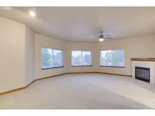 Photo #3: 20359915 Listing