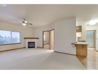 Photo #4: 20359915 Listing