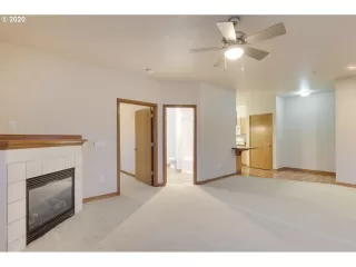 Photo #5: 20359915 Listing