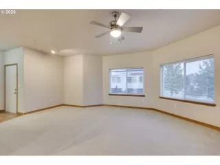 Photo #6: 20359915 Listing